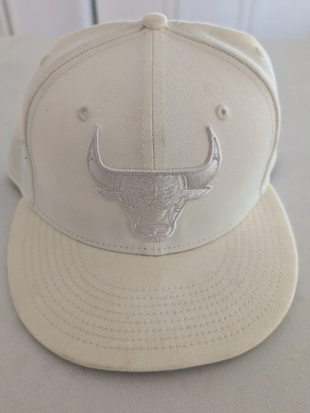 Chicago Bulls White on White Flat Bill New Era 59Fifty Cap - Size 7 3/8